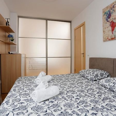 Lovely 2 Bedroom Apartment Near Old Town Bukurešť Exteriér fotografie